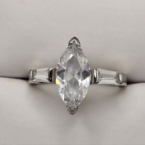 Victorian Silver Tone Gemstone Ring Casual Gift Size 7.75